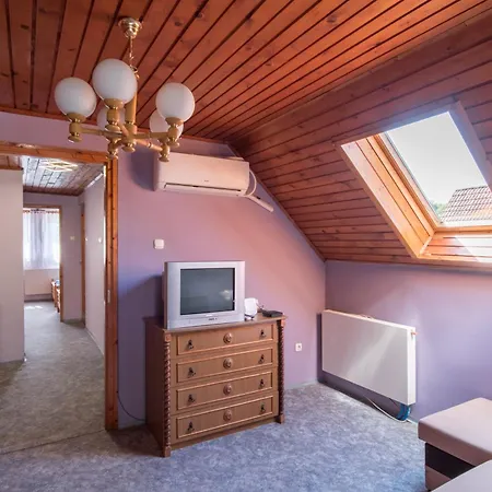 Apartamento Napsugar Vendeghaz *